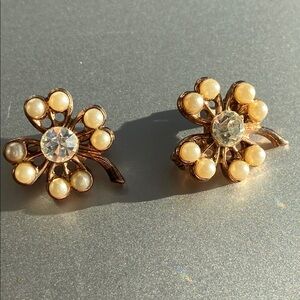 Vintage Gold and faux Pearl 2 matching clover 🍀 Brooches